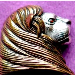 Lions head  pin/brooch/pendant